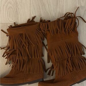 Minnetonka Tan Fringed Moccasin Boots